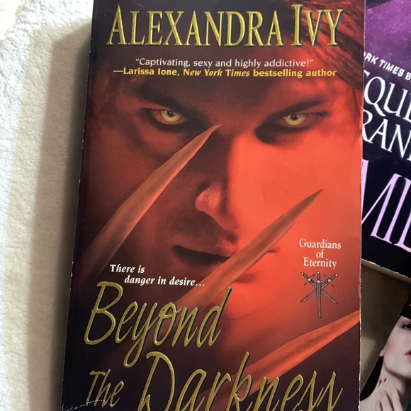 Vampire romance set of 3 novels - Picture 4 of 9